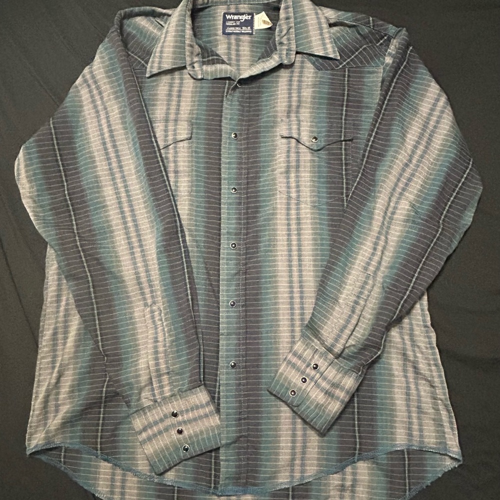 VTG Wrangler Cowboy Cut 16.5/35 Blue and Gray Long Sleeve Button Up Shirt